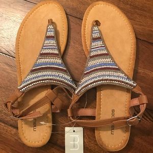 NWT Size 10 Maurices Sandals